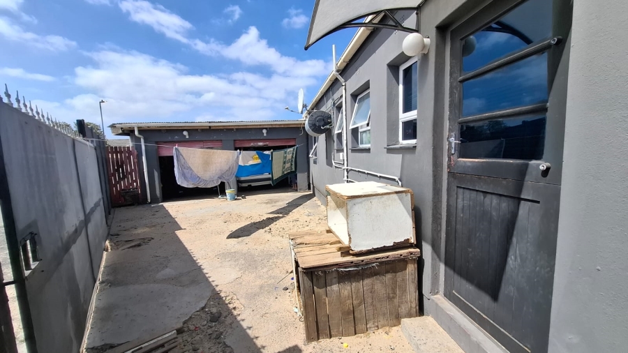 3 Bedroom Property for Sale in Strandfontein Village Western Cape